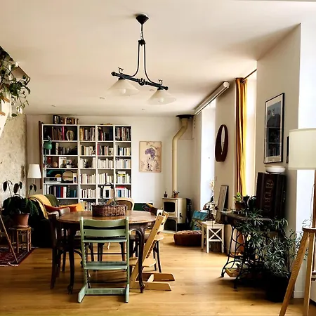 House With Garden In *