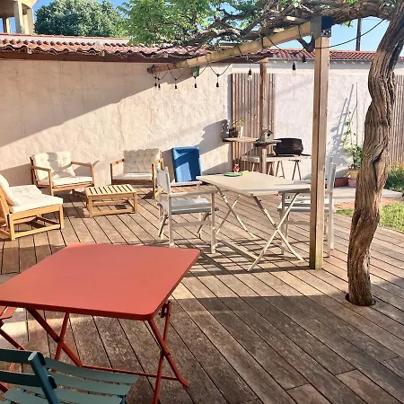 House With Garden In *